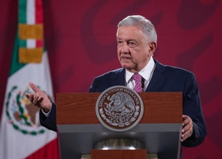 Obrador arrancó su conferencia mañanera en donde dijo que a pesar de lo intenso de la semana pasada llamó a seguir trabajando en la transformación del país, 'ni un paso hacia atrás, ni para tomar impulso'.
(EL UNIVERSAL)