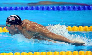El considerado el mejor atleta de la historia de los Juegos Olímpicos, Michael Phelps, está de fiesta. (ARCHIVO)
