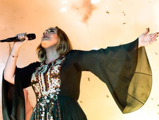 Adele recuerda su presentación en el festival Glastonbury. (ESPECIAL)