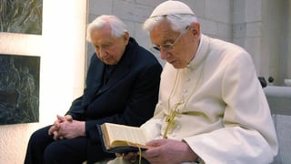 'Su grave enfermedad y creciente debilidad se conocieron cuando el papa emérito, Benedicto XVI, le visitó en Ratisbona del 18 al 22 de junio de 2020', recordó la diócesis al comunicar el deceso.
(AP)