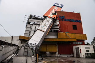 Un ciclón con vientos de hasta 120 kilómetros por hora castigó la región sur de Brasil y dejó nueve muertos, destrozos e inundaciones. (EFE) 