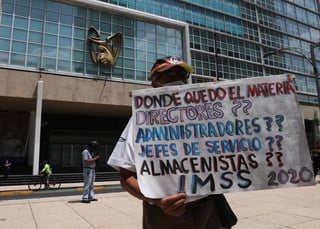 Los sanitarios de la Unión Nacional de Trabajadores por la Salud de México se manifestaron este miércoles para exigir garantías laborales y de protección personal para enfrentar la pandemia por el coronavirus SARS-CoV-2. (EFE)