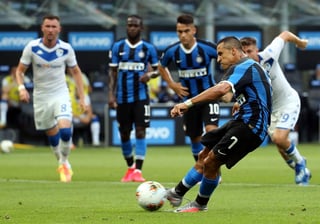 Alexis Sánchez metió dos tantos, en la goliza del Inter 6-0 ante Brescia. (ESPECIAL)