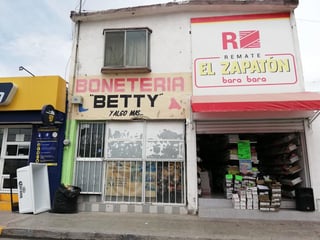 El atraco se registró a las 19:10 horas del miércoles en el negocio de ropa 'Bonetería Betty', ubicada sobre la calzada Valle Oriente entre Guelatao y Huasteca, en la colonia Valle Oriente.
(EL SIGLO DE TORREÓN)