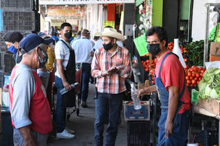 En la actualidad y con motivo del virus el mercado de Abastos de La Laguna solo permite la entrada a clientes que porten cubrebocas, además de que se les exhorta a conservar la sana distancia.