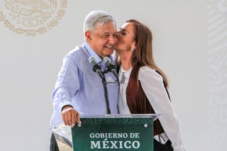 En su conferencia de prensa, en Palacio Nacional, el presidente López Obrador señaló a sus opositores que es él quien conduce el proceso de transformación del país.
(ARCHIVO)