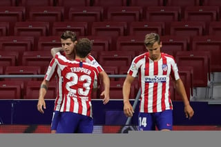 Álvaro Morata contribuyó con un doblete para que el Atlético de Madrid vapuleara el viernes 3-0 al Mallorca, y el conjunto colchonero siguió intratable desde la reanudación de La Liga. (ARCHIVO) 