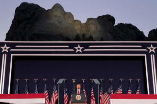  Donald Trump, inauguró este viernes la celebración del Día de la Independencia con un acto en el Monte Rushmore. (AP)
