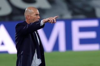 Zinedine Zidane, técnico del Real Madrid, sabe que tendrá una dura prueba hoy frente al Athletic de Bilbao. (EFE)