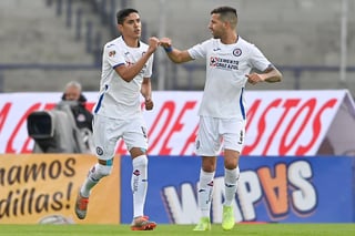 Josué Reyes (i) anotó dos goles en el triunfo de la Máquina 4-1 sobre Pumas. (CORTESÍA CRUZ AZUL)