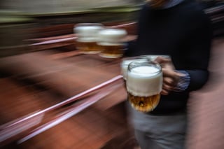 México ocupa el sexto lugar entre los países consumidores de cerveza a nivel mundial, de acuerdo con Cerveceros de México. Se estima que los mexicanos beben un promedio de 6.1 litros de cerveza al mes. (ARCHIVO)