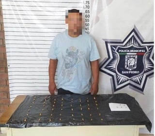 Elementos de la Policía Municipal de San Pedro, realizaron la detención de dos hombres a quienes se les decomisó 80 dosis de narcóticos. (EL SIGLO DE TORREÓN)