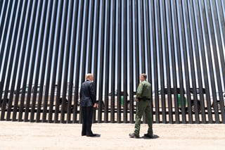 Trump presumió fotos del muro fronterizo en sus redes sociales. (TWITTER)