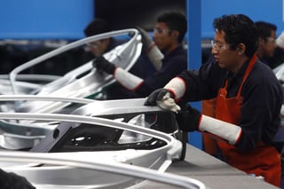 Las plantas de BMW y Mazda contribuyeron a que la caída de la producción automotriz no fuera más grande, pues incrementaron 109% y 78% su fabricación de vehículos durante el mes pasado.
(ARCHIVO)