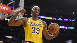 El centro de los Lakers de Los Ángeles y una de las estrellas del equipo, Dwight Howard, confirmó que jugará en el reinicio de la temporada de la NBA. (CORTESÍA)
