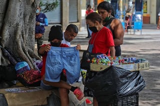 Más de 2 millones de comerciantes en las 16 alcaldías sufren porque no salen a vender a las calles.