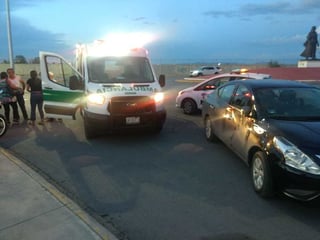 Los socorristas de Cruz Roja atendieron a los lesionados, que por suerte no ameritaron ser trasladados al hospital.