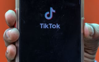 TikTok es una red social desarrollada por ByteDance con sede en Pekín en la que se comparten videos cortos.