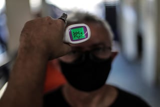 El estado brasileño de Río de Janeiro completa casi cuatro semanas con su curva de muertes por coronavirus en descenso pese a que inició prematuramente la desescalada de las medidas de aislamiento social. (ARCHIVO) 