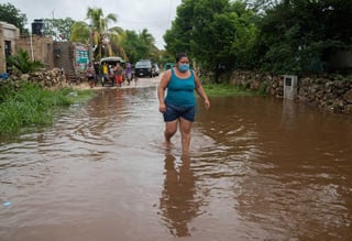 Diversos alcaldes de Yucatán expresaron su rechazo ante las reglas de operación del Fondo de Desastres Naturales (Fonden), ya que afirmaron no se adecúan a lo que Yucatán necesita para atender las graves afectaciones que dejaron las tormentas tropicales 'Amanda' y 'Cristóbal', particularmente para la reparación de decenas de viviendas dañadas por inundaciones. (ARCHIVO)