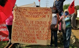 Este bloqueo está enmarcado en lo que llamaron 'Paro Regional Campesino-Popular en Istmo de Tehuantepec', que se lleva a cabo en Salina Cruz, Ostuta y Reforma de Pineda, con manifestaciones y el bloqueo carretero.
(ESPECIAL)