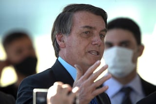 Bolsonaro, uno de los gobernantes más escépticos sobre la gravedad del nuevo coronavirus, informó a la cadena CNN Brasil que ha sido sometido a exámenes de sangre y de corazón, y precisó que los resultados de ambos han sido positivos.
(ARCHIVO)