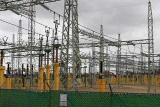 El Gobierno de México se verá obligado a revisar de nuevo sus proyectos energéticos al constatar que no tiene recursos para financiar la construcción de nuevas plantas eléctricas con el aval de la Comisión Federal de Electricidad (CFE). (ARCHIVO)