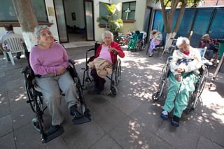 La Secretaría Estatal de Salud detectó un brote de COVID-19 en un asilo de ancianos de General Terán, ubicado en la región citrícola del estado, donde hubo 18 personas que dieron positivo a la enfermedad viral, doce de ellos adultos mayores internados en la estancia geriátrica y seis empleados de la misma. (ARCHIVO)