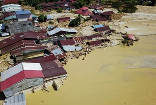 La cifra de fallecidos a causa de inundaciones súbitas en la provincia indonesia de Célebes del Norte aumentó el viernes a 36, informaron las autoridades. El número de personas reportadas desaparecidas subió a 66. (ARCHIVO) 