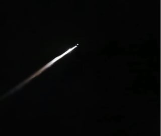 Algunas personas pudieron grabar con su celular el paso del meteoro, avistado en La Laguna y en otros estados del país. (ESPECIAL)