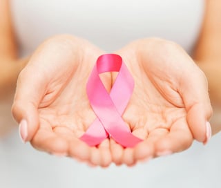 El cáncer de mama HER2+ se da en aproximadamente uno de cada seis casos y tiende a ser más agresivo que otros subtipos. (ARCHIVO)