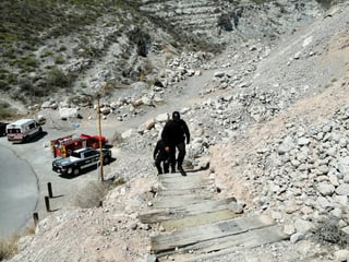 Rescatan a dos hombres atrapados en el Cerro de las Noas. (EL SIGLO DE TORREÓN)