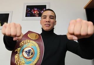 El boxeador mexicano Óscar Valdez permanece invicto como profesional con 27 victorias y 21 nocauts. (ARCHIVO)
