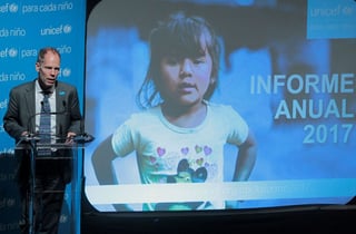 Fotografía que muestra al representante de UNICEF en México, Christian Skoog, durante la presentación de un informe en Ciudad de México. (ARCHIVO)