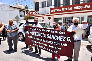 Después de visitar Saltillo, el líder de Movimiento Regeneración Nacional estuvo en Torreón, donde también hubo reclamos.