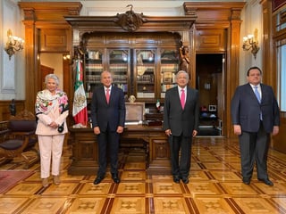 El presidente Andrés Manuel López Obrador pidió a las gobernadoras y gobernadores del país mantener el trabajo coordinado y la ayuda mutua para hacer frente a la pandemia del coronavirus. (TWITTER)