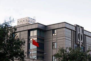 China denunció ayer que EUA le ha exigido el cierre inmediato de su consulado en Houston. (EFE) 