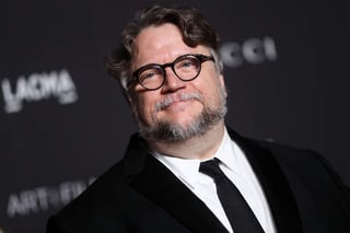 Guillermo del Toro se le quedó viendo a la cineasta Karla Castañeda y le lanzó la idea: 'si te limitas a un público infantil olvídalo, te vas a estampar, no vas a pasar la pared, no vas a brincarla, no escribes para niños, sino también para adultos'. (ESPECIAL) 