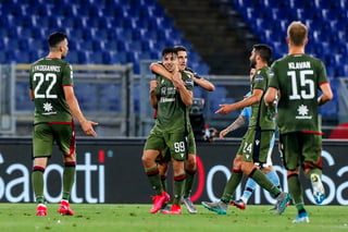 El undécimo gol liguero del año del argentino Giovanni Simeone no fue suficiente este jueves para evitar la derrota 2-1 contra el Lazio en el estadio Olímpico romano, en la trigésima quinta jornada de la Serie A. (ARCHIVO)