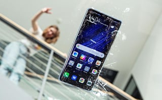 El cristal de la empresa Corning, pretende que los celulares que cuenten con su nuevo cristal protector resistan caídas de hasta dos metros (ESPECIAL) 