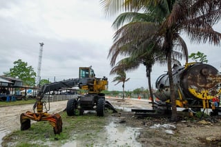 El Tren Maya contempla unos mil 500 kilómetros de vía que circularán por la península de Yucatán. Dividido en siete tramos, cuatro han sido adjudicados y el presidente Andrés Manuel López Obrador ya inauguró las obras.
(ARCHIVO)