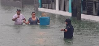 Al menos dos muertos, tres menores desaparecidos, unas 70 colonias inundadas y dos hospitales afectados dejó 'Hanna' a su paso por la ciudad fronteriza de Reynosa. (TWITTER)