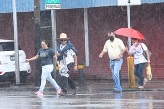 La Subsecretaría de Protección Civil indicó que el pronóstico de lluvias se mantiene para hoy, por lo que pide a los ciudadanos tomar precauciones. (EL SIGLO DE TORREÓN)
