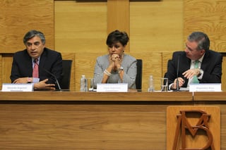 En la imagen aparecen los subgobernadores Gerardo Esquivel e Irene Espinosa Cantellano y el gobernador del Banxico, Alejandro Díaz de León. (ARCHIVO) 