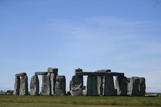 El origen de las piedras del monumento megalítico de Stonehenge (Inglaterra) ha sido una cuestión debatida durante siglos, pero un nuevo estudio indica que la mayoría de las de mayor tamaño parecen compartir un origen común que estaría situado a 25 kilómetros, en West Woods, en el condado de Wiltshire. (ARCHIVO) 