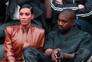 El pasado fin de semana, Kim Kardashian voló a Cody, Wyoming, pero no para aclarar las cosas con su esposo, el rapero Kanye West, ni para hacer las paces con él. Fuentes aseguran que en realidad viajó para hacerle saber que su matrimonio había terminado. (ESPECIAL) 