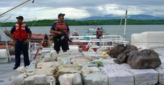 Las autoridades de Costa Rica informaron este sábado del decomiso de 915 kilos de cocaína en dos acciones policiales mar adentro, en el Pacífico sur, y la captura de dos colombianos, un ecuatoriano y tres costarricenses. (ARCHIVO)