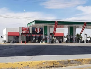 El atraco se registró la noche del sábado, en la gasolinera localizada sobre la carretera Torreón-San Pedro. (EL SIGLO DE TORREÓN)