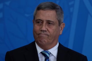 El jefe del Gabinete de la Presidencia, Walter Braga Netto, dio este lunes positivo por coronavirus y se convirtió en el séptimo ministro del presidente de Brasil, Jair Bolsonaro, en contraer el virus. (EFE) 