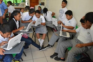 Una vez que la Secretaría de Educación Pública (SEP) estableció que el próximo ciclo escolar será 'virtual', es necesario que entregue tabletas con libros de textos y materiales precargados a los más de 2 millones 746 mil 818 estudiantes de educación básica de la Ciudad de México. (ARCHIVO)